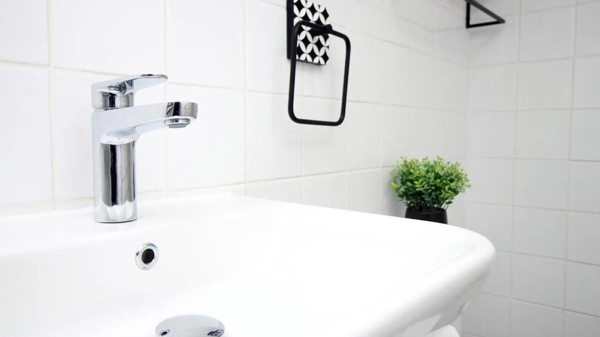 Apartmán Comfortable 5-Bedroom Home Free Parking Swansea Velká Británie