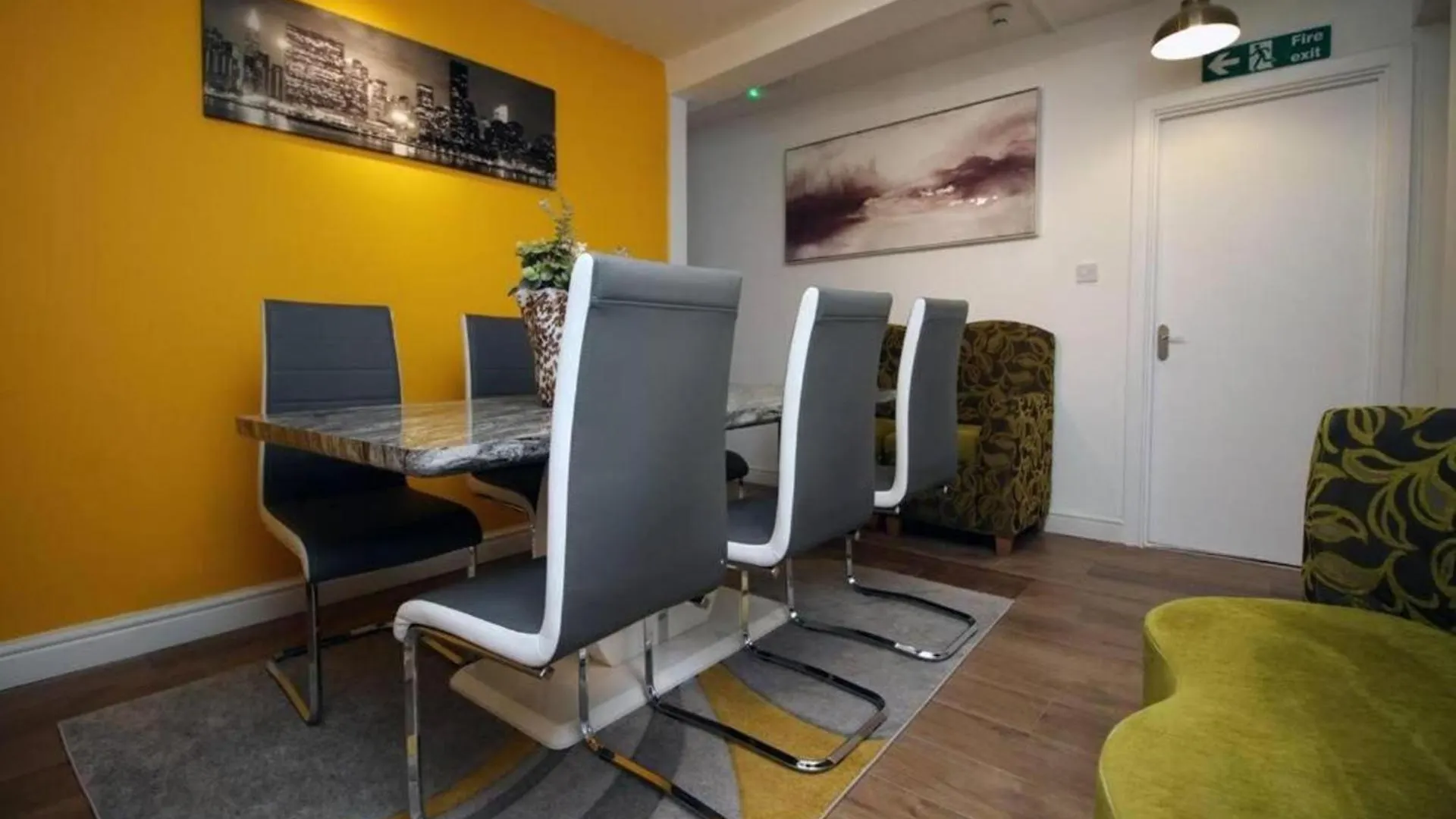 Apartmán Comfortable 5-Bedroom Home Free Parking Swansea